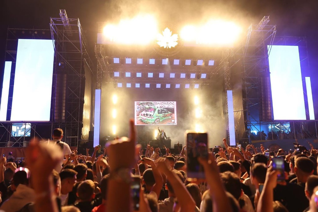 Hardh Fest — skena me pirotekni dhe publik